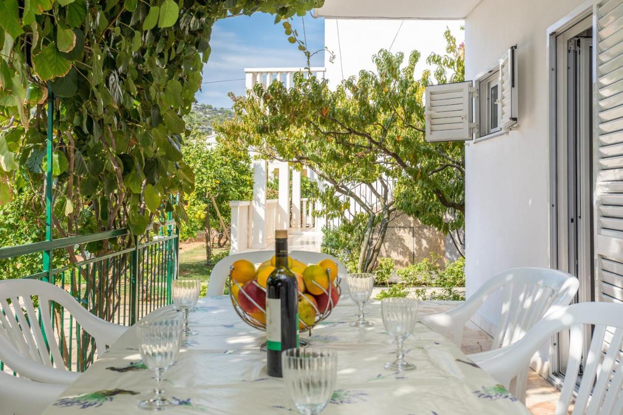Seaside Holiday House Poljica, Trogir - 5161 Марина Экстерьер фото